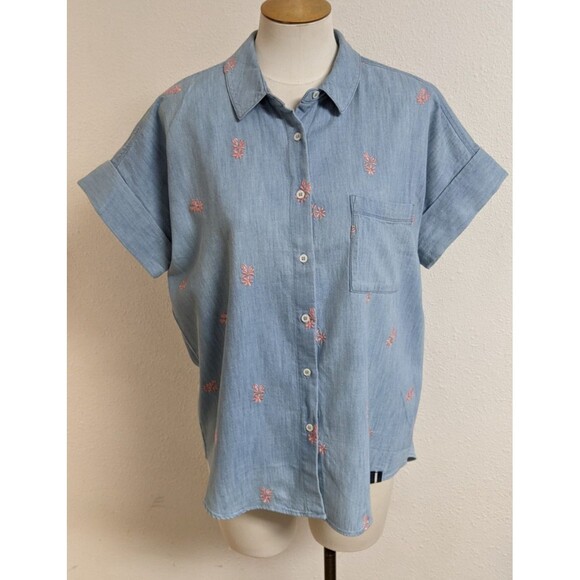 Court & Rowe Blue Chambray Floral Embroidered Short Sleeve Button-Up Shirt M - Picture 1 of 12